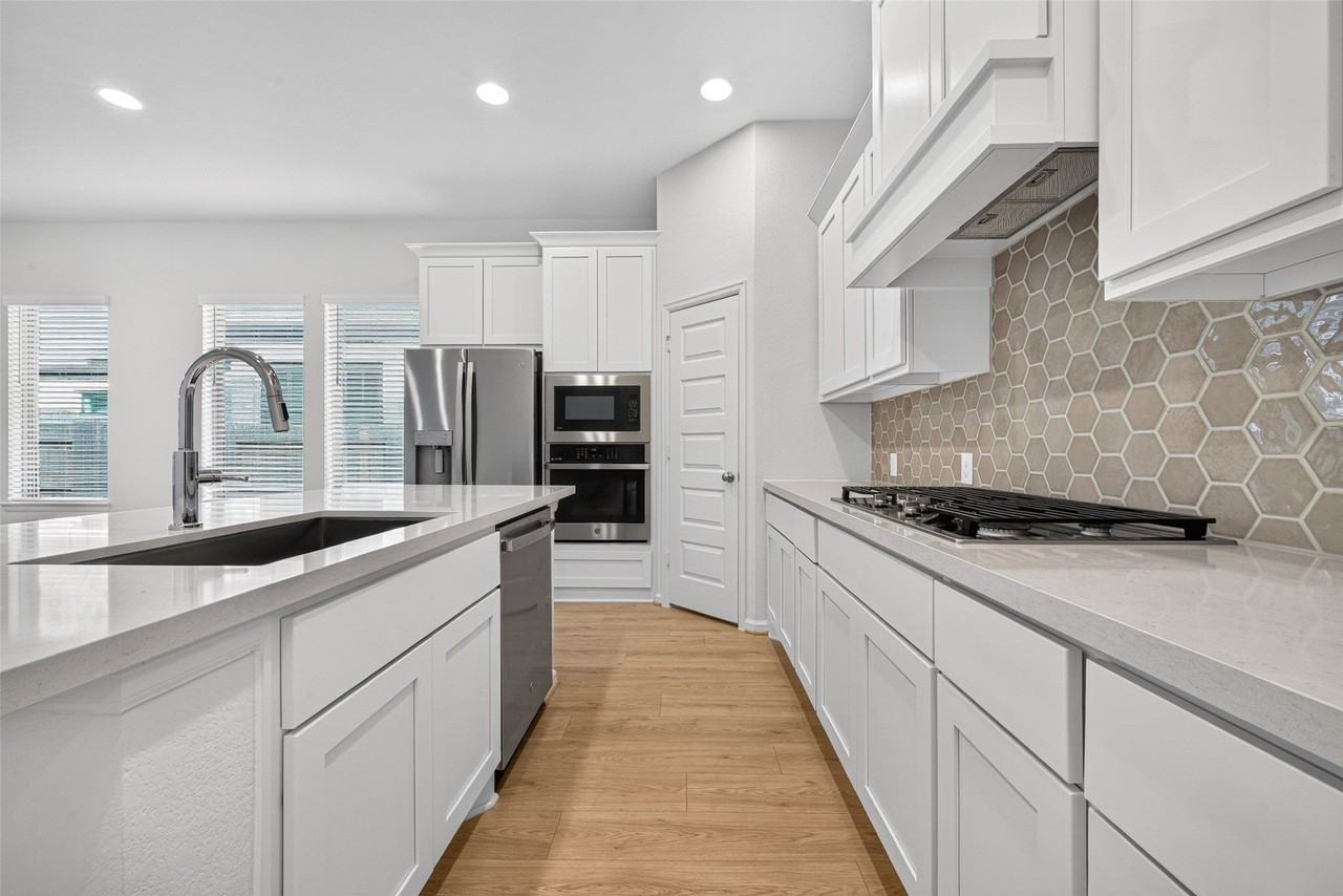 422 Big Pine Trl - Photo 4 of 49