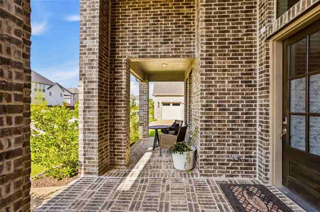 1212 Sapphire Ln - Photo 4 of 41