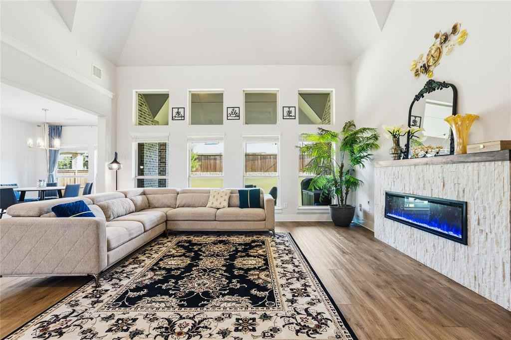 1212 Sapphire Ln - Photo 7 of 41