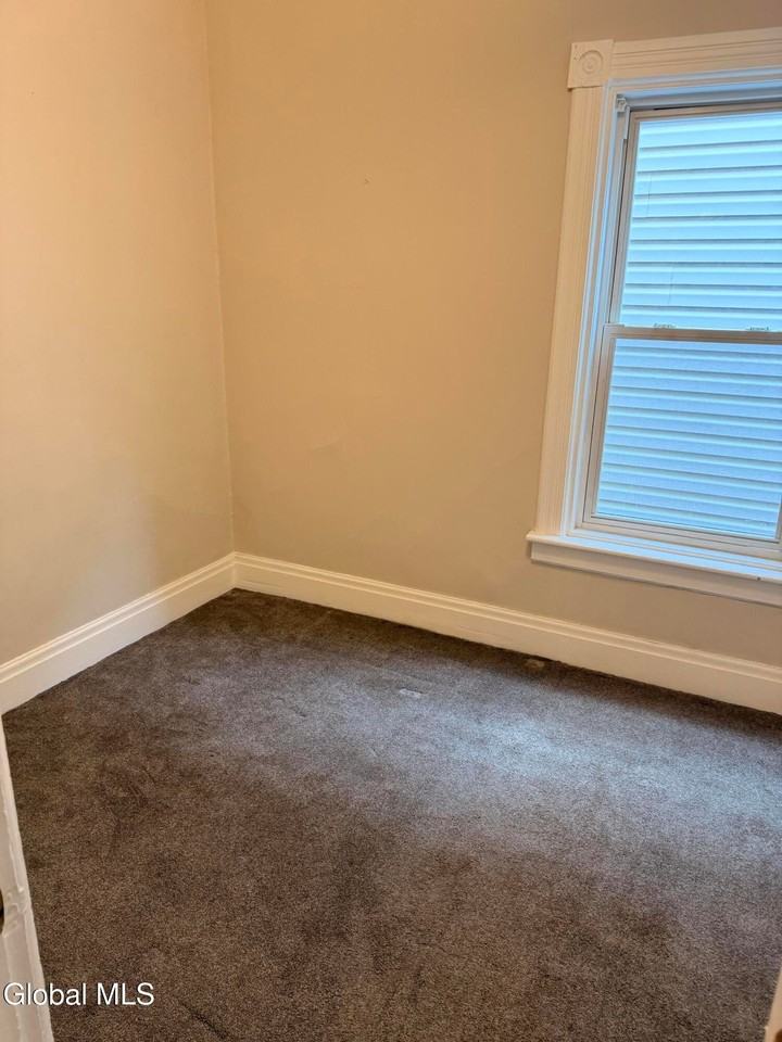 538 7th Ave - Photo 3 of 14