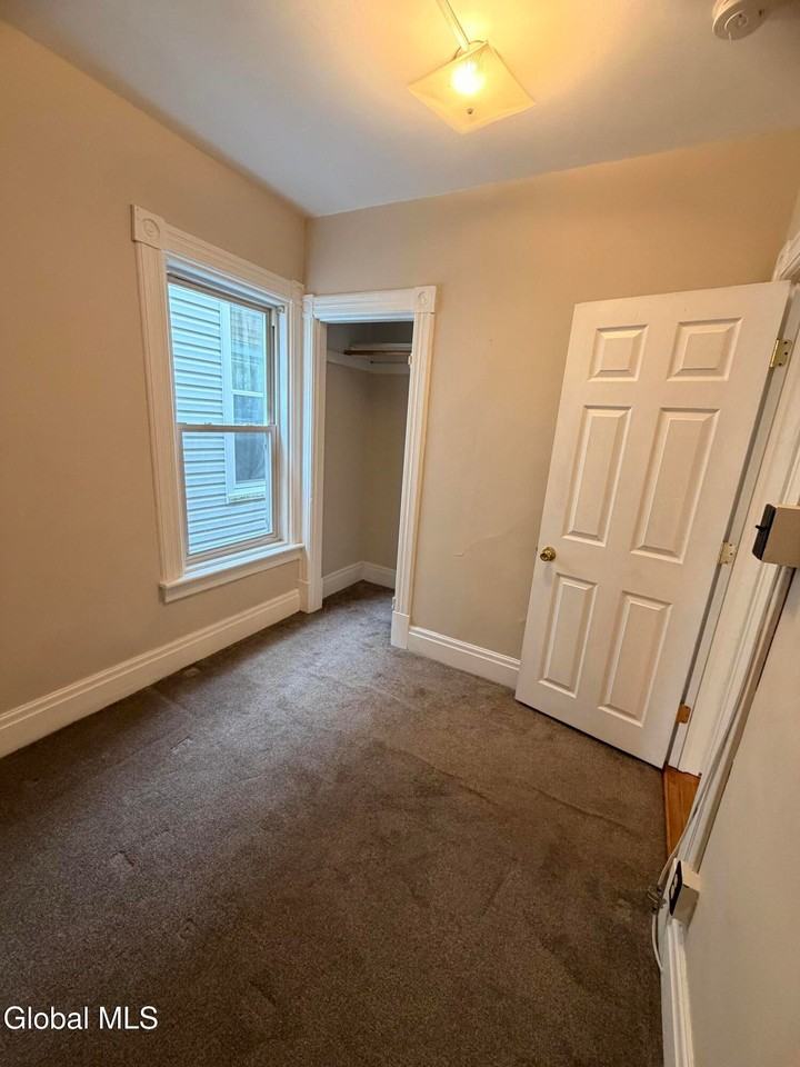 538 7th Ave - Photo 4 of 14