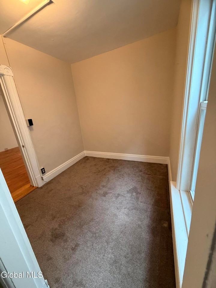 538 7th Ave - Photo 6 of 14