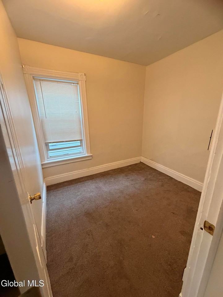 538 7th Ave - Photo 7 of 14