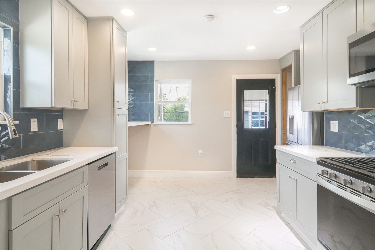 2146 Sul Ross St - Photo 3 of 19