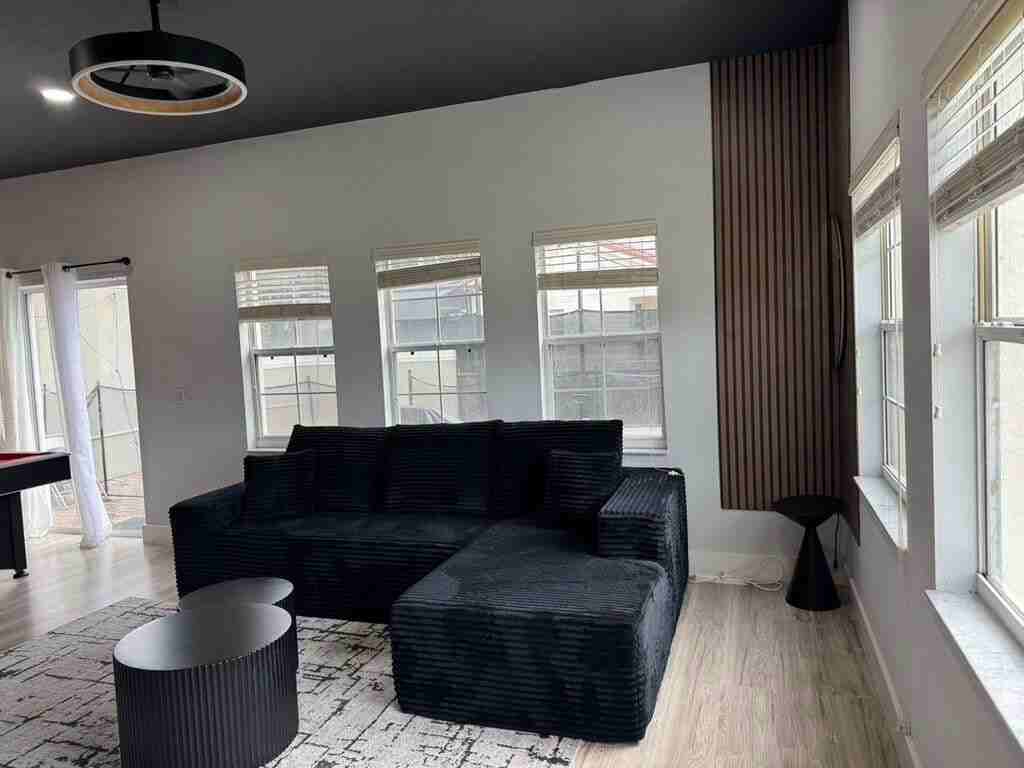 4512 Alberto Cir - Photo 3 of 40