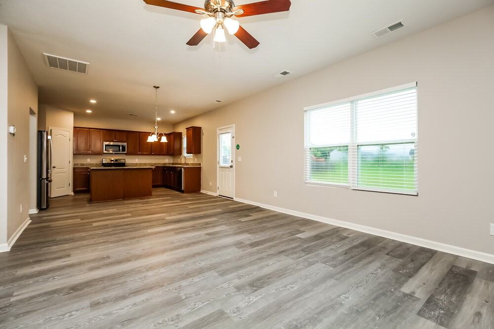 3526 Pitchers Ln - Photo 4 of 17