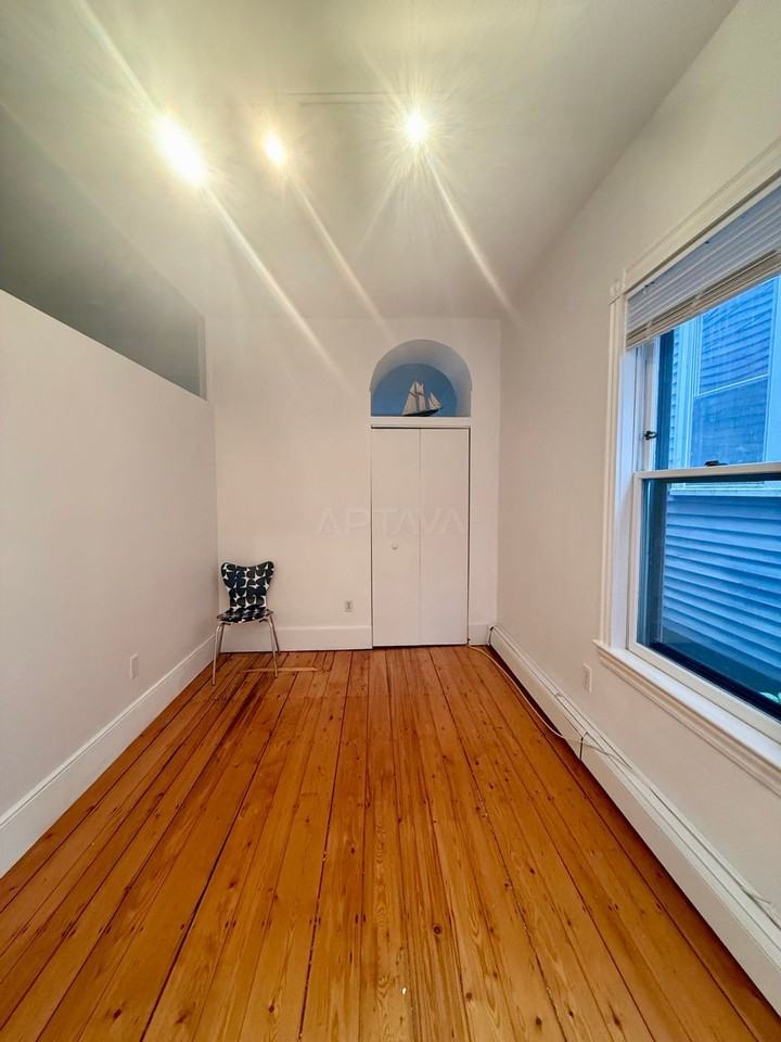 106 Pleasant St #1 - Photo 5 of 9