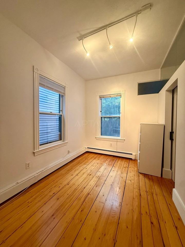 106 Pleasant St #1 - Photo 6 of 9