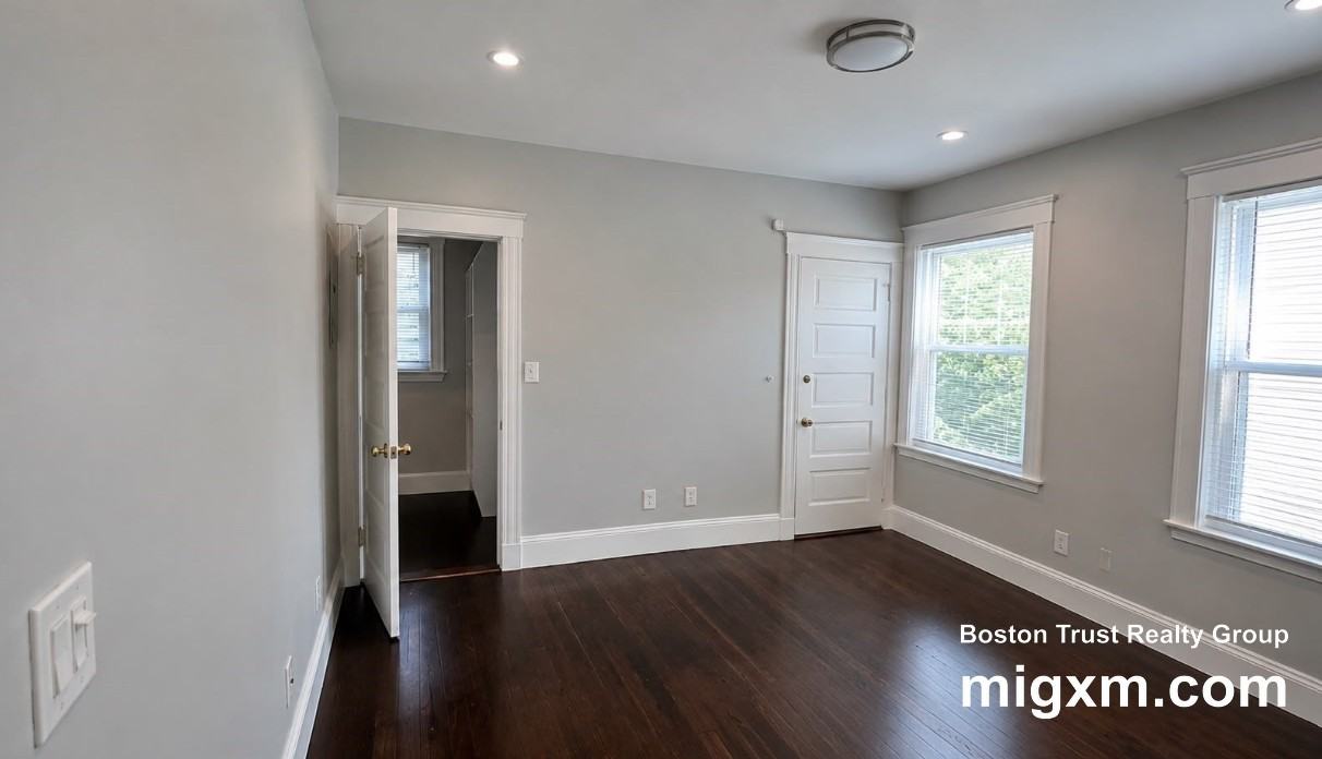22 Rowell St #2 - Photo 3 of 5