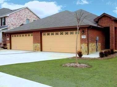 1434 Ravenwood Dr - Photo 2 of 13