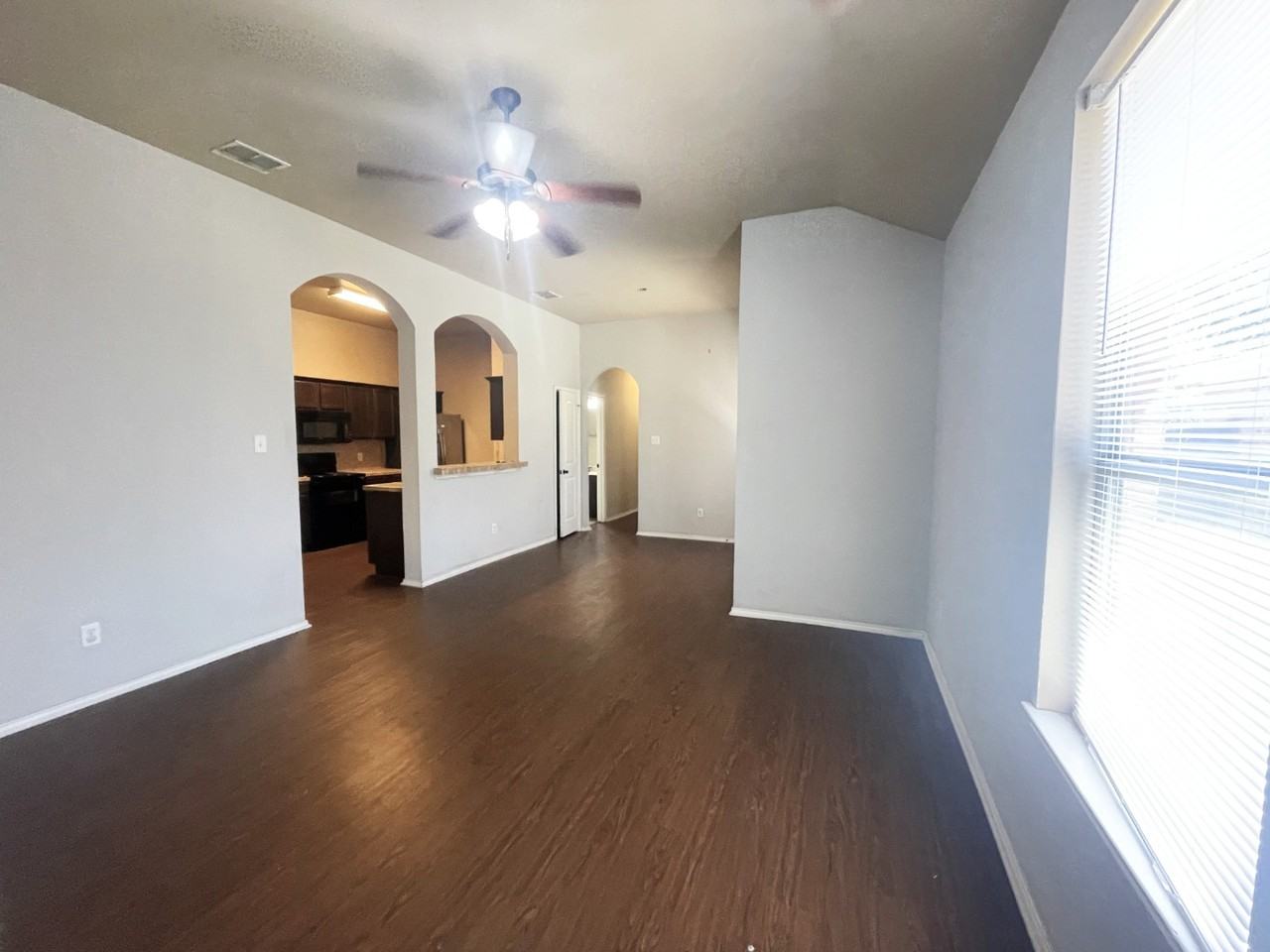 1434 Ravenwood Dr - Photo 4 of 13