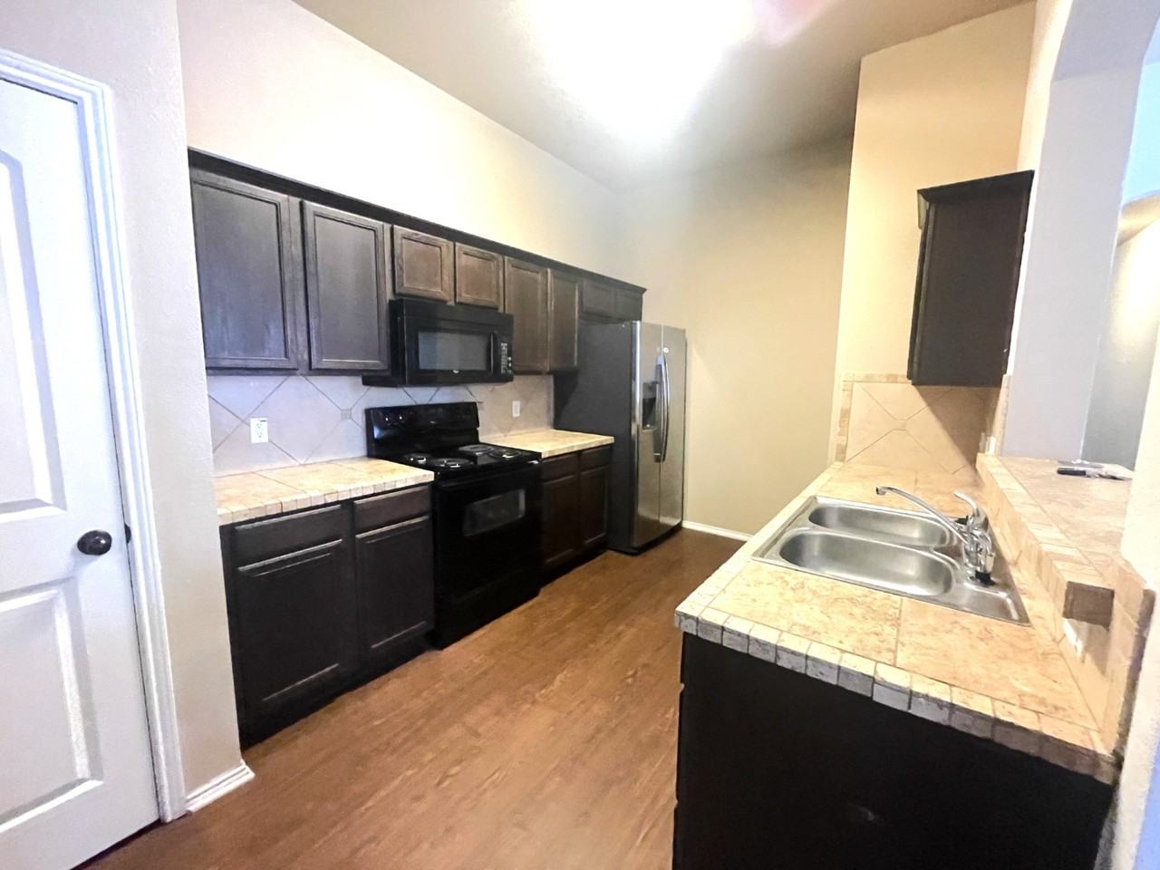 1434 Ravenwood Dr - Photo 6 of 13