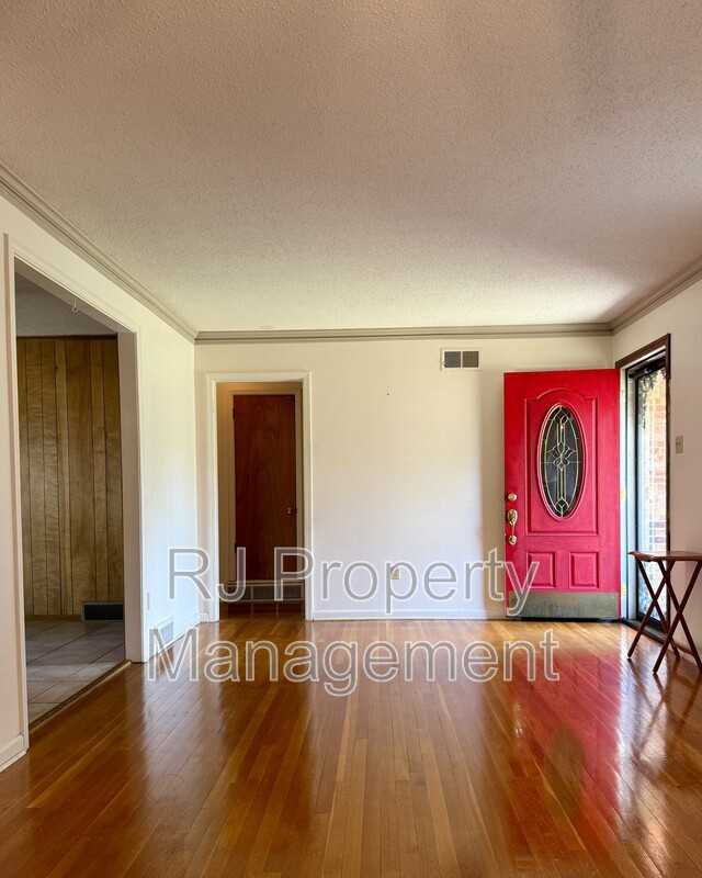3558 Greentree Dr - Photo 4 of 22