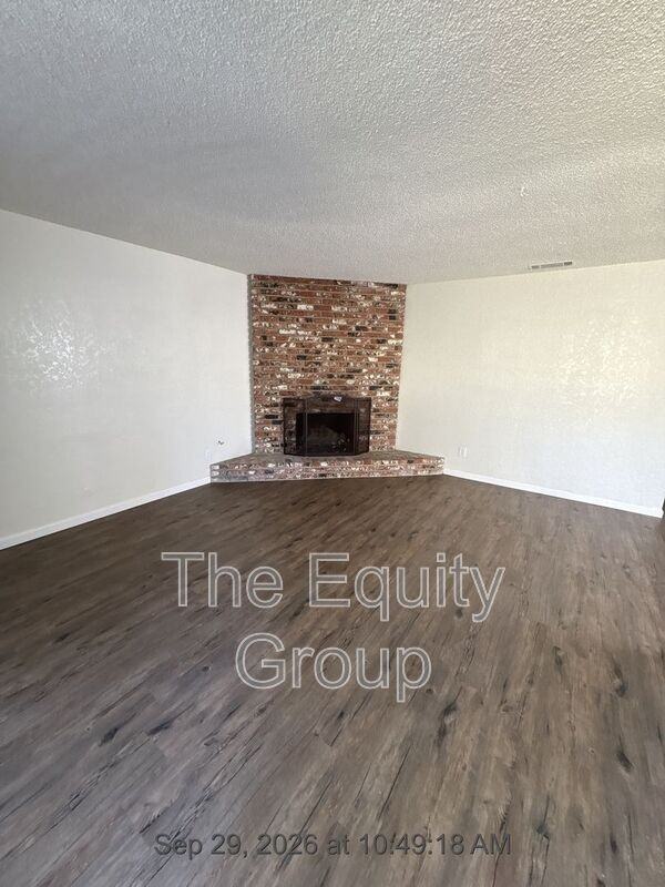 2038 S Tracy Ct - Photo 2 of 18