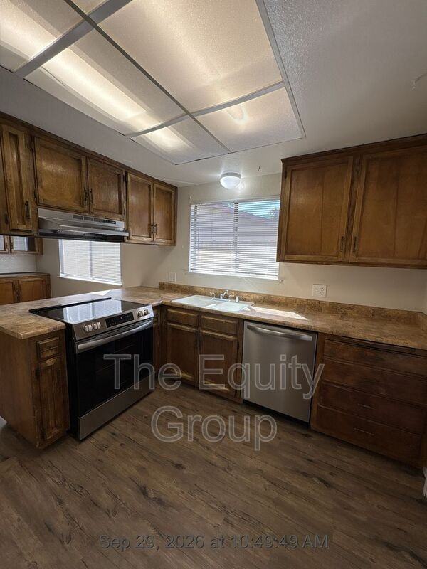 2038 S Tracy Ct - Photo 7 of 18