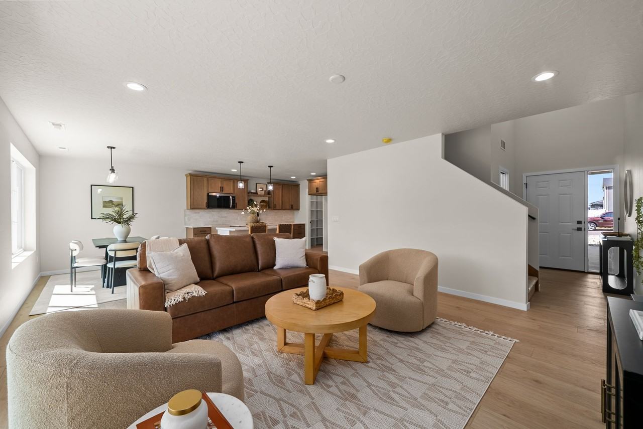 5425 W Liberator Cir - Photo 2 of 9