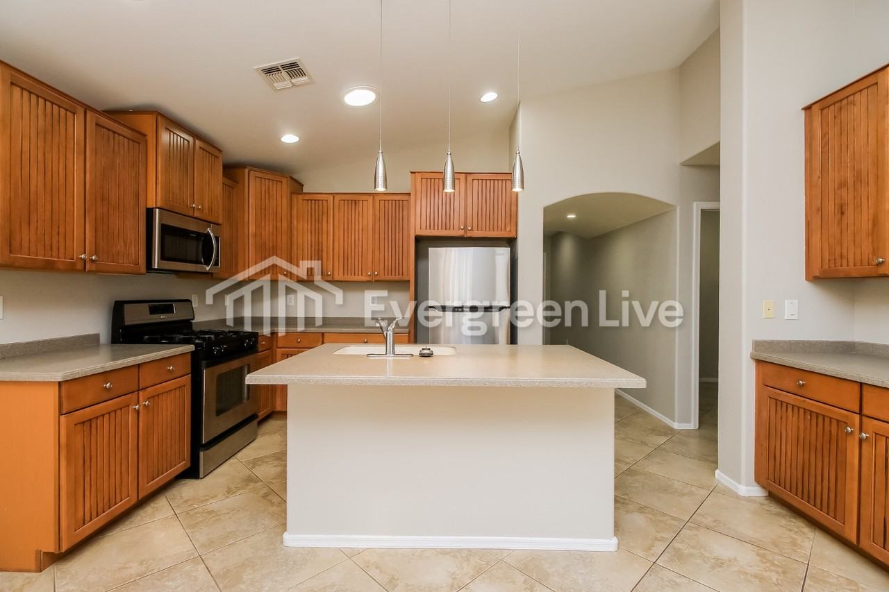 307 W Holstein Trl - Photo 2 of 36