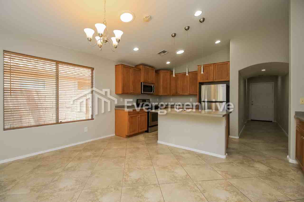 307 W Holstein Trl - Photo 7 of 36