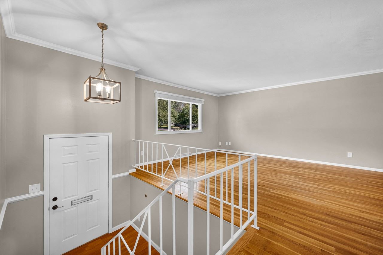 1610 W Oakglen Dr - Photo 2 of 24