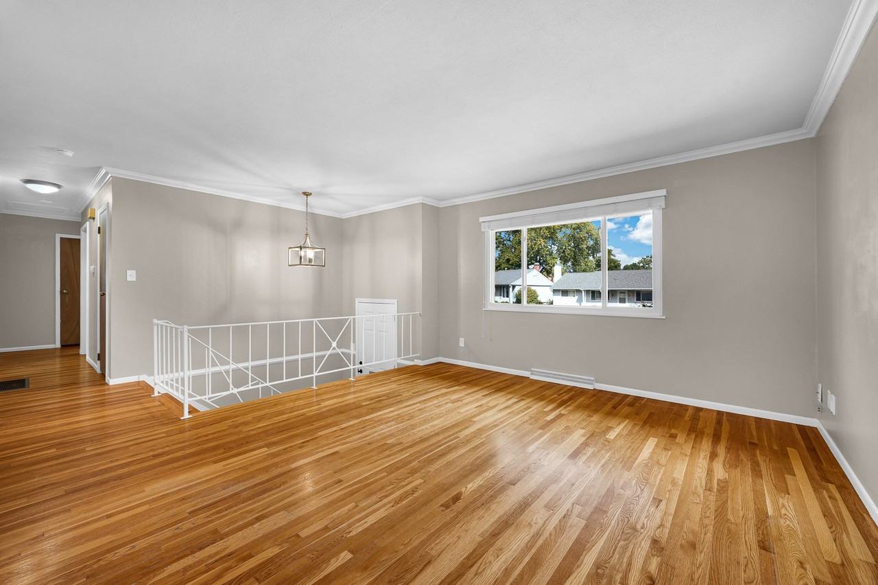 1610 W Oakglen Dr - Photo 5 of 24