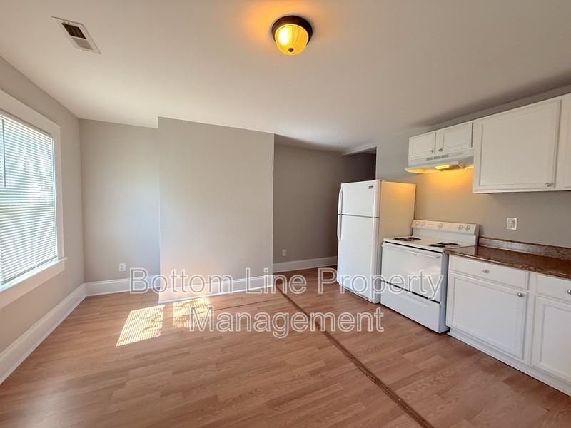 369 Spring St Sw - Photo 4 of 13
