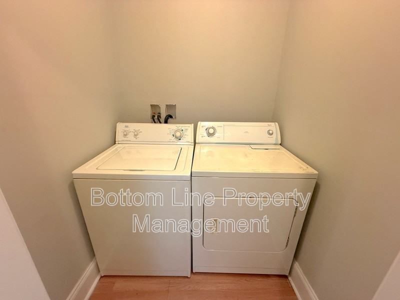 369 Spring St Sw - Photo 7 of 13