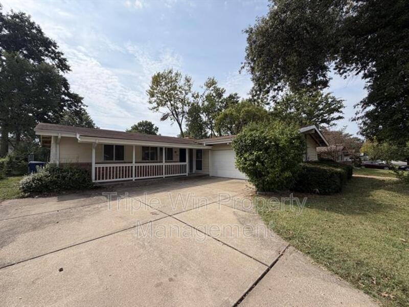 3180 Kingsley Dr - Photo 2 of 43