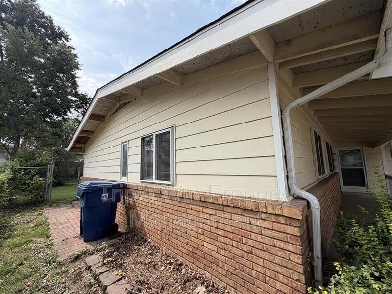 3180 Kingsley Dr - Photo 6 of 43