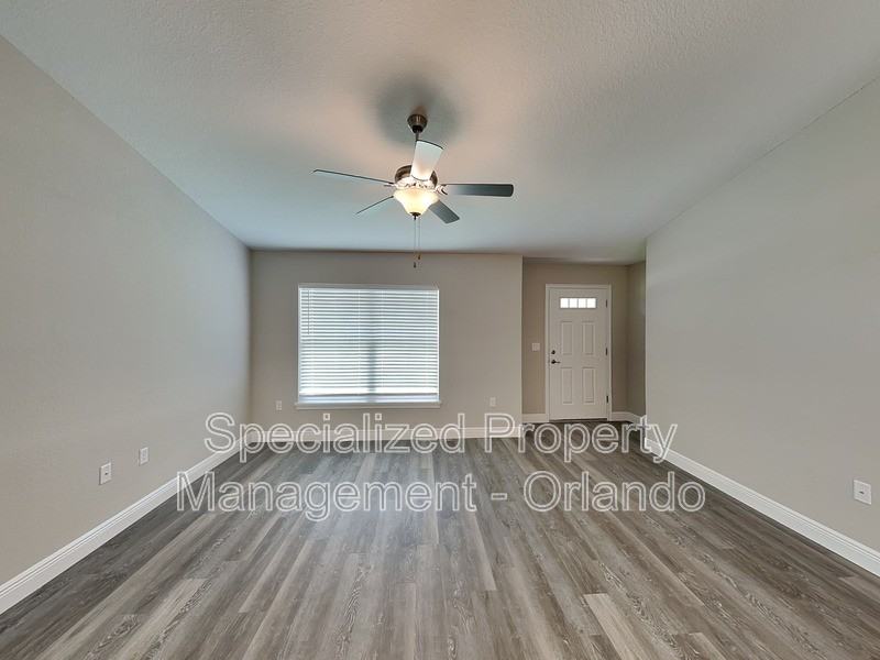 8520 N Sussex Dr - Photo 5 of 19