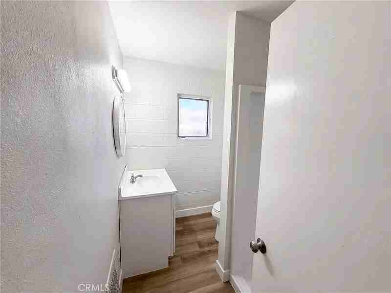 1311 Campus Avenue - Photo 6 of 7