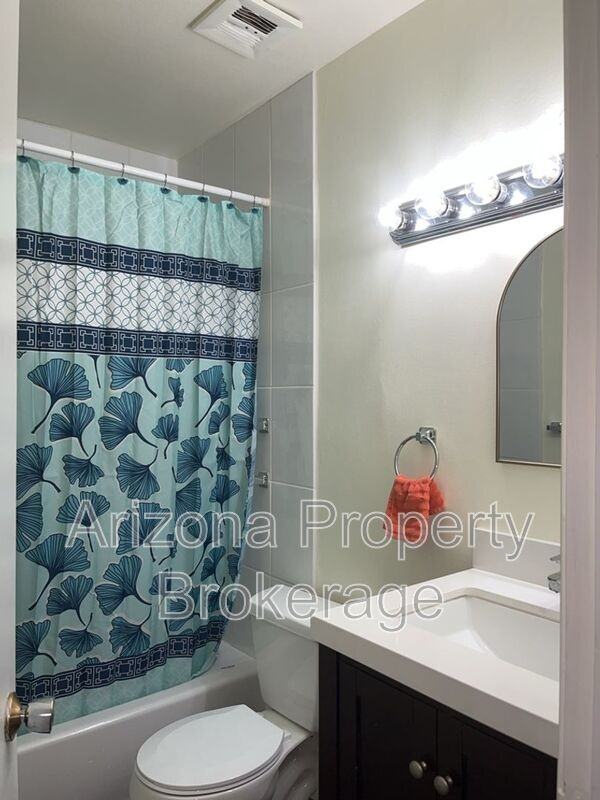2408 W Morten Ave #5 - Photo 2 of 6