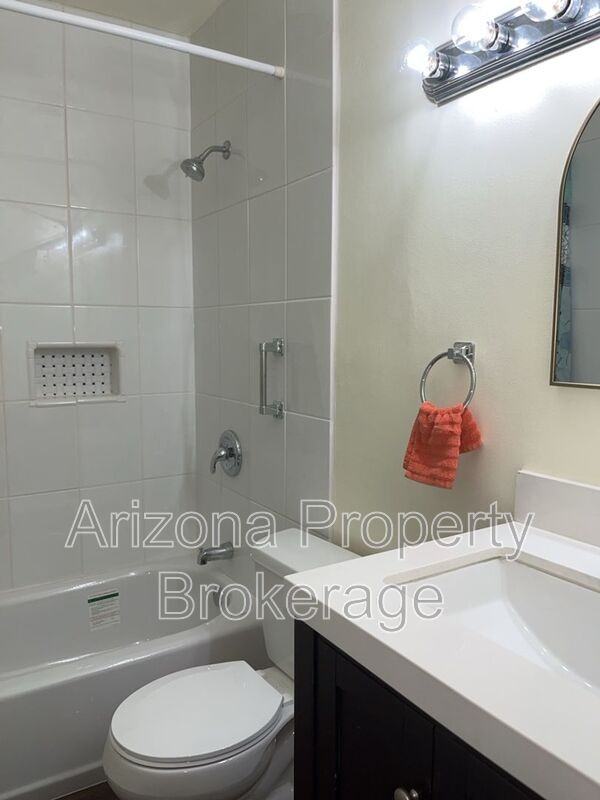 2408 W Morten Ave #5 - Photo 3 of 6