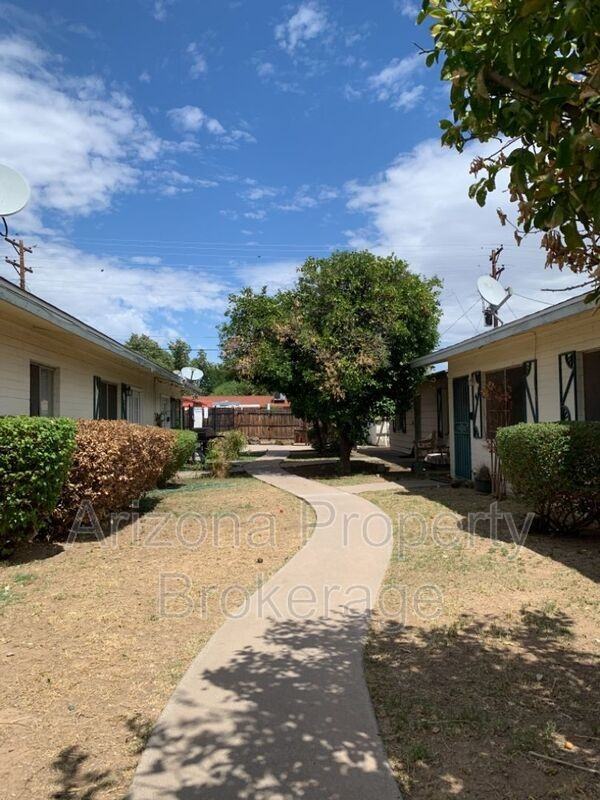 2408 W Morten Ave #5 - Photo 6 of 6