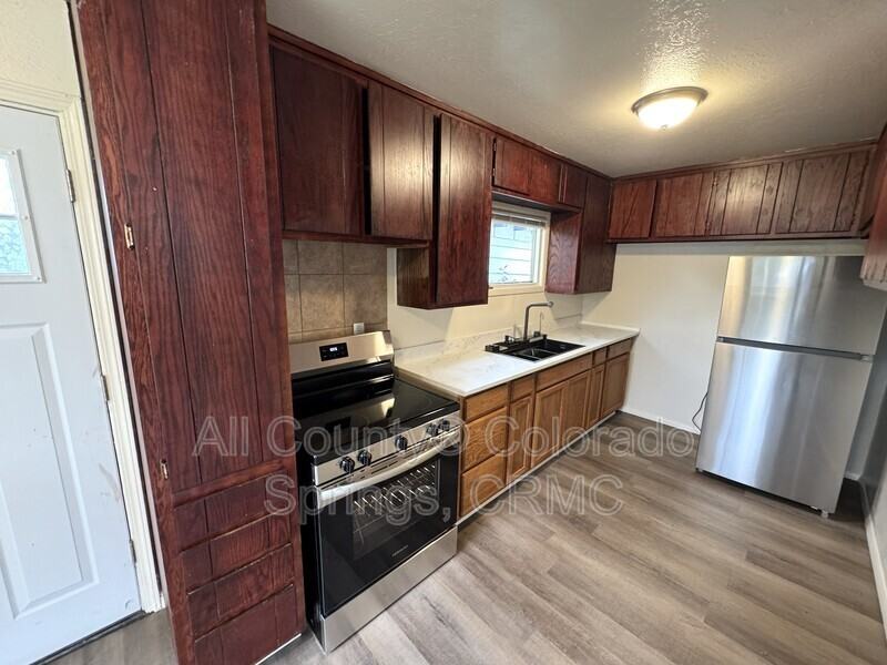 213 N Foote Ave - Photo 6 of 19
