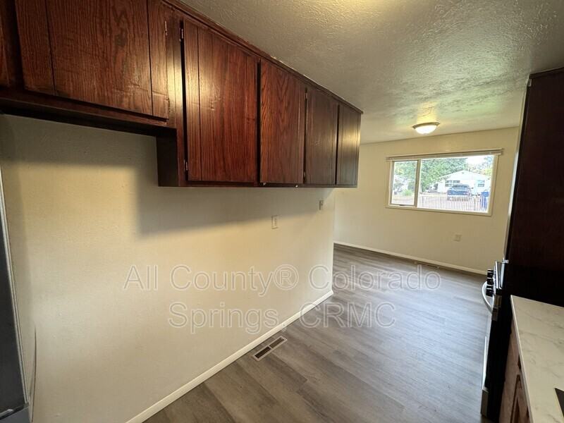 213 N Foote Ave - Photo 7 of 19