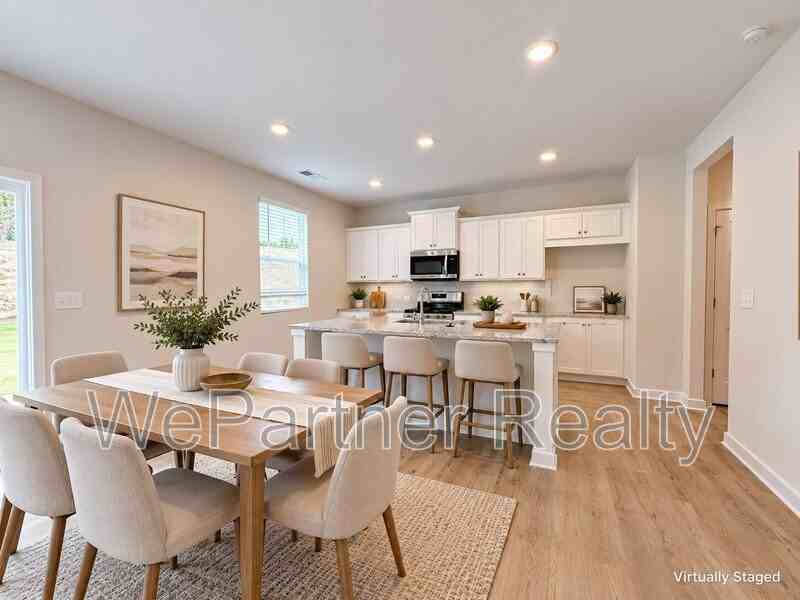 7225 Lacey Dr - Photo 3 of 37
