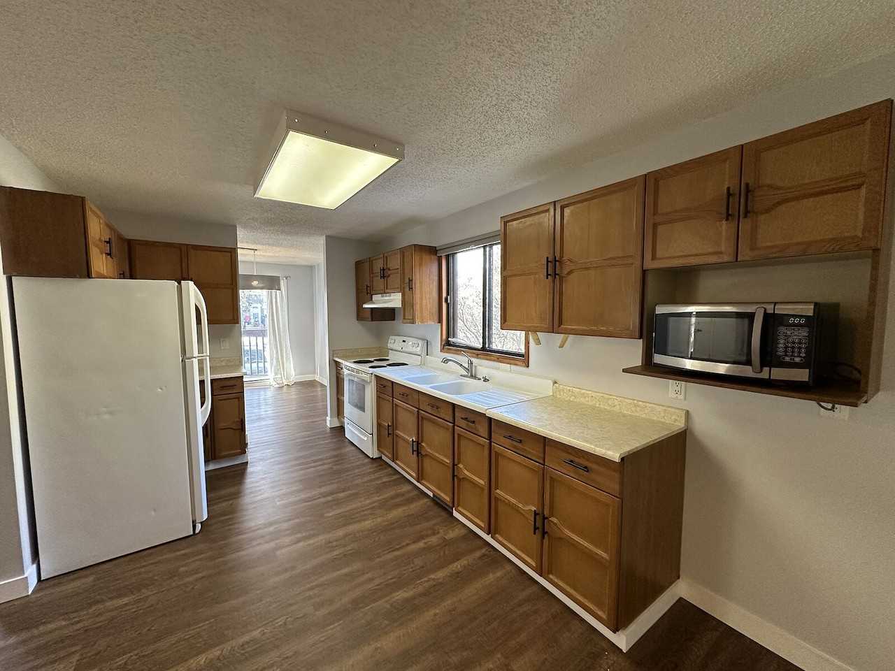 10529 151 St Nw - Photo 4 of 12