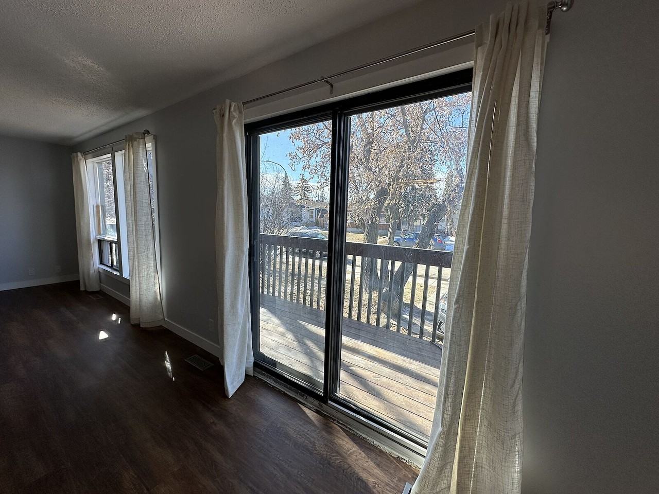 10529 151 St Nw - Photo 5 of 12