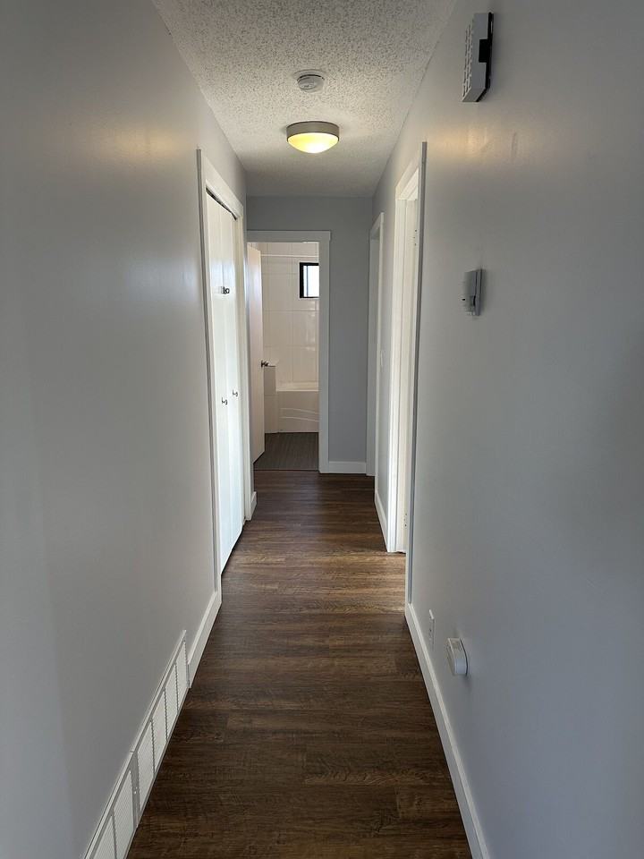 10529 151 St Nw - Photo 6 of 12