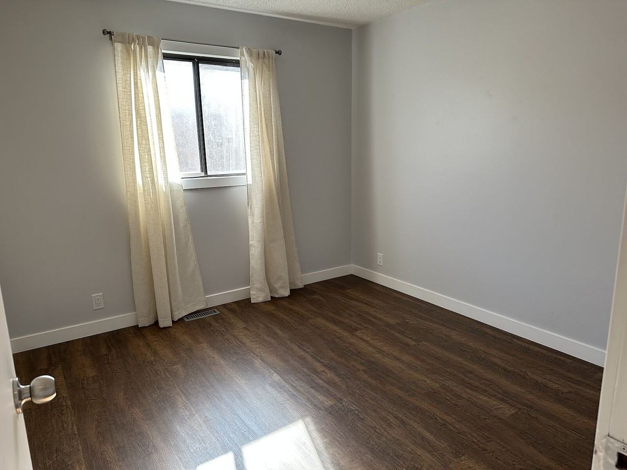 10529 151 St Nw - Photo 7 of 12