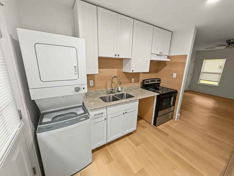 936 N Hollywood St - Photo 2 of 19