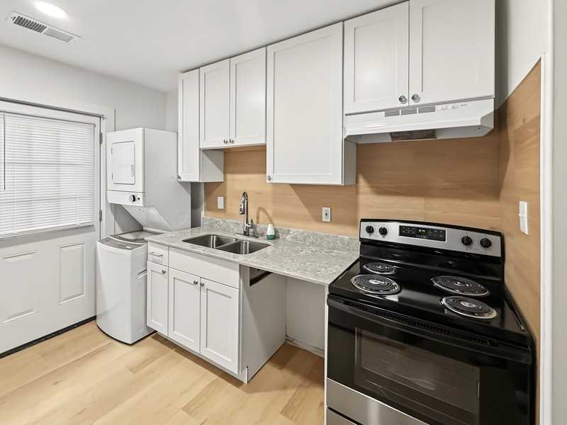 936 N Hollywood St - Photo 3 of 19