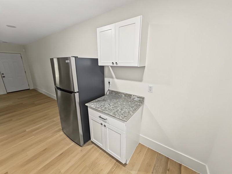 936 N Hollywood St - Photo 4 of 19