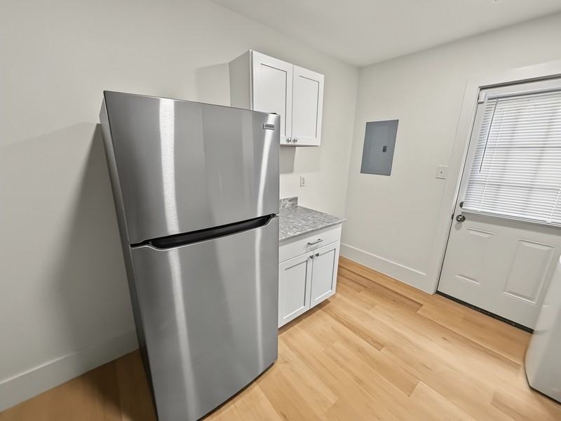 936 N Hollywood St - Photo 5 of 19