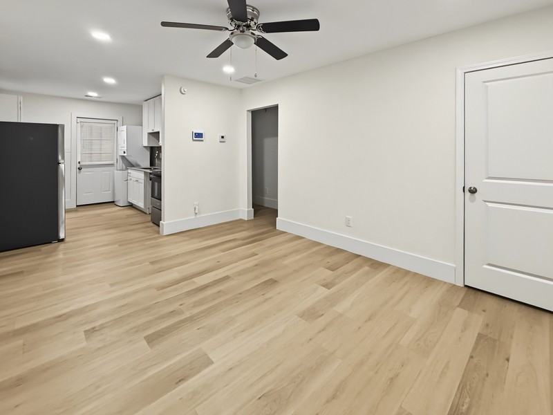 936 N Hollywood St - Photo 7 of 19