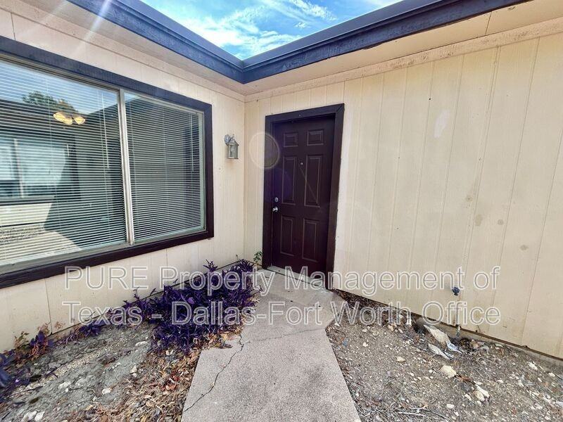 6752 Trail Lake Dr - Photo 2 of 19