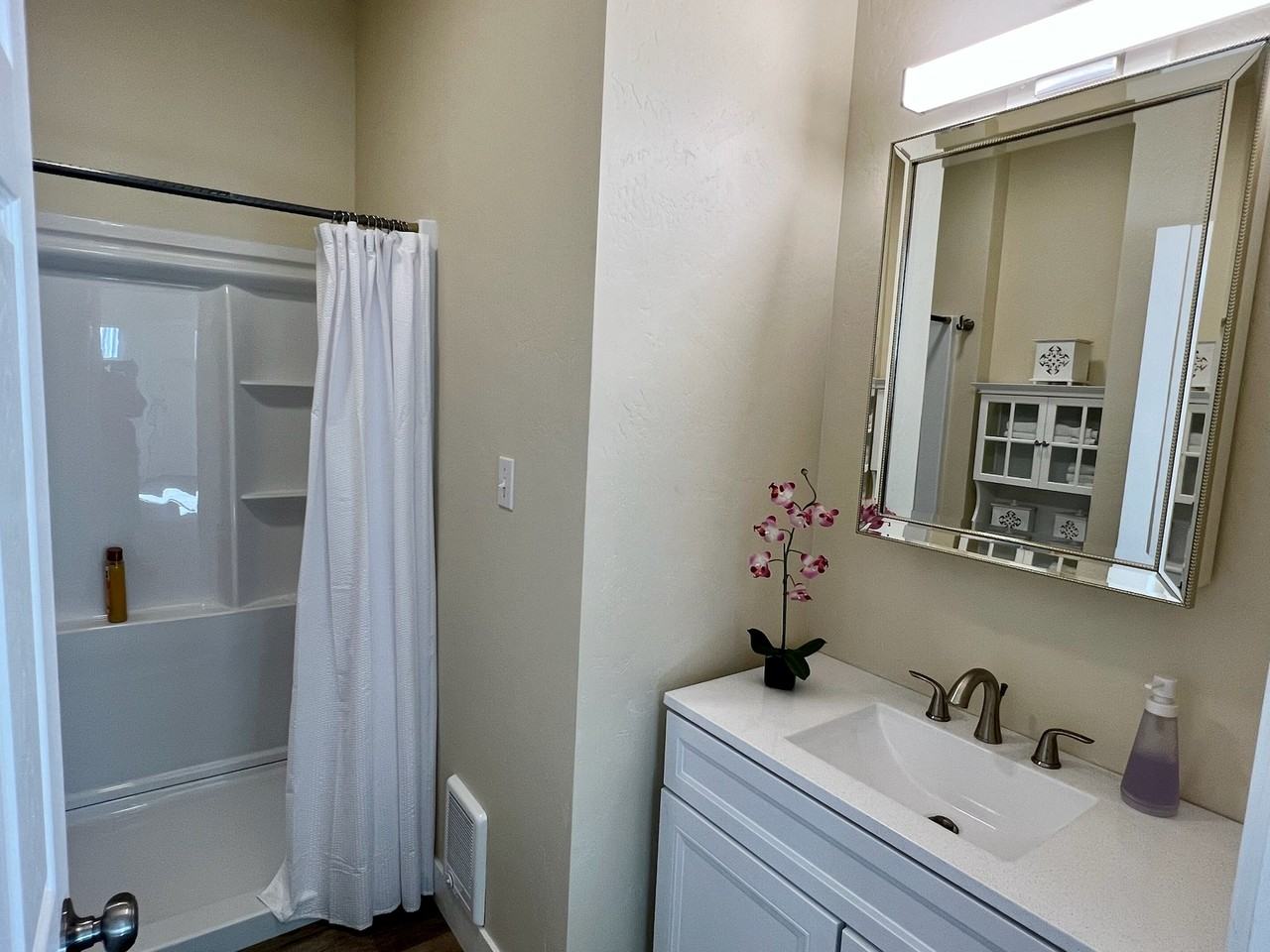 420 S Euclid Ave #NA - Photo 3 of 21