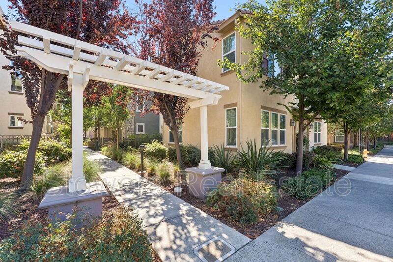 220 Caterina Way - Photo 3 of 50
