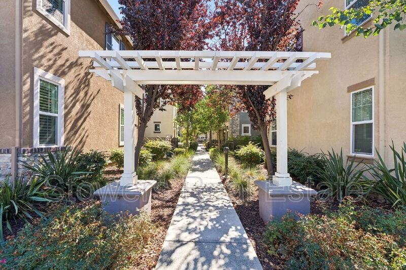 220 Caterina Way - Photo 4 of 50