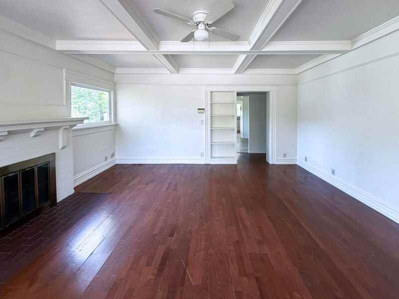 943 Washington St - Photo 4 of 27